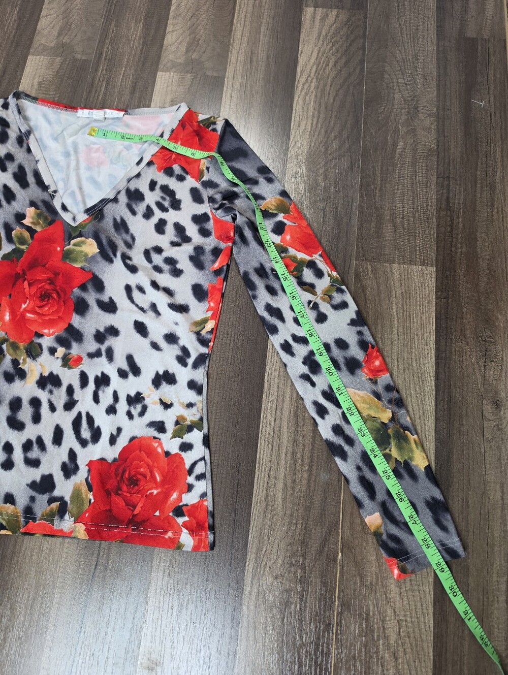 Étincelle Couture Paris Leopard Floral Print V-Neck Long Sleeve Top Mobwife. L - Picture 6 of 7